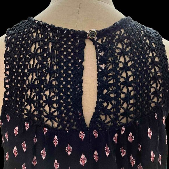 No tags in this cute dress. (Priced Accordingly). It’s a size S and so very Awes - Picture 6 of 6